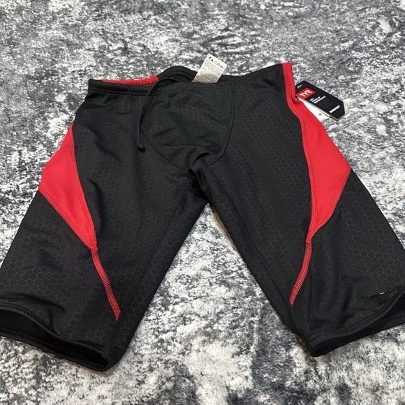TYR Hexa Cure SPL Mens Jammer Shorts NWT Black/Red Size 36 - Picture 1 of 3